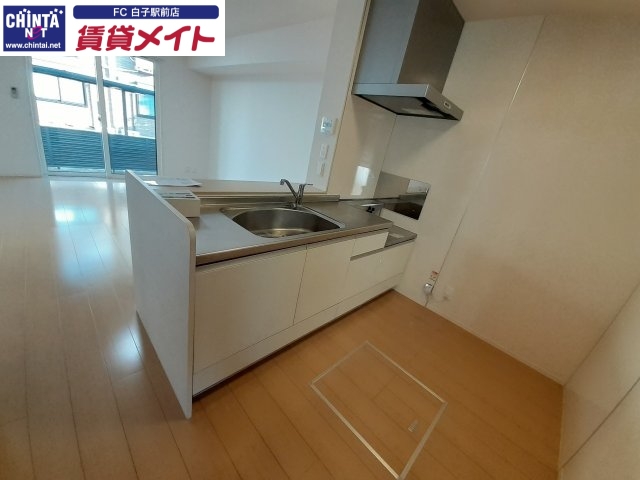 キッチン　同物件別部屋反転写真
