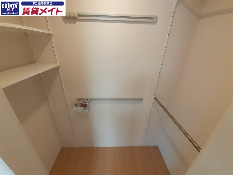 収納　同物件別部屋反転写真