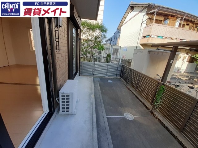 庭　同物件別部屋反転写真
