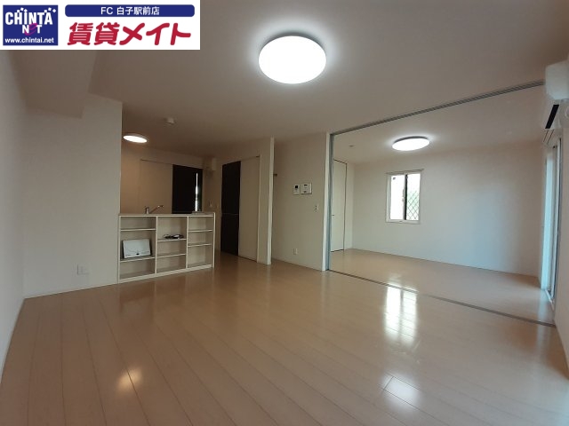 居室・リビング　同物件別部屋反転写真