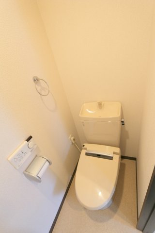 阪急宝塚線 豊中駅 徒歩4分 3階建 築20年のトイレ写真