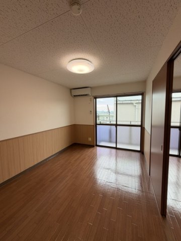 FULL HOUSEの居間写真
