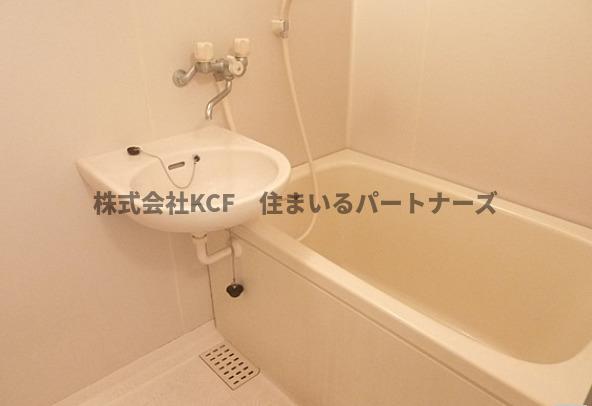 バス・シャワールーム　日々の暮らしに欠かせないお風呂です 外はこのようになっていま