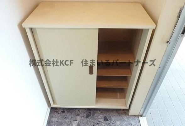 玄関　収納もある玄関です 外はこのようになっています