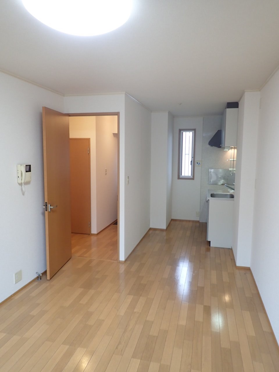 居室・リビング　実際のお部屋は間取りが反転します。