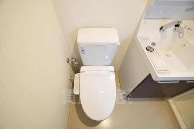 阪神電鉄阪神なんば線 桜川駅 徒歩7分 13階建 築10年のトイレ写真