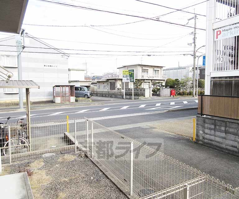 眺望　大通りが広がり近くにスーパーやコンビニがあります！