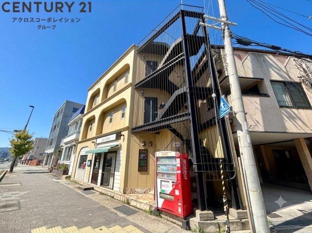 建物外観　オートロック・防犯カメラ付きで安心です！
