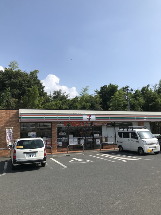 コンビニ　セブンイレブン鴻巣大間3丁目店（コンビニ）まで670m