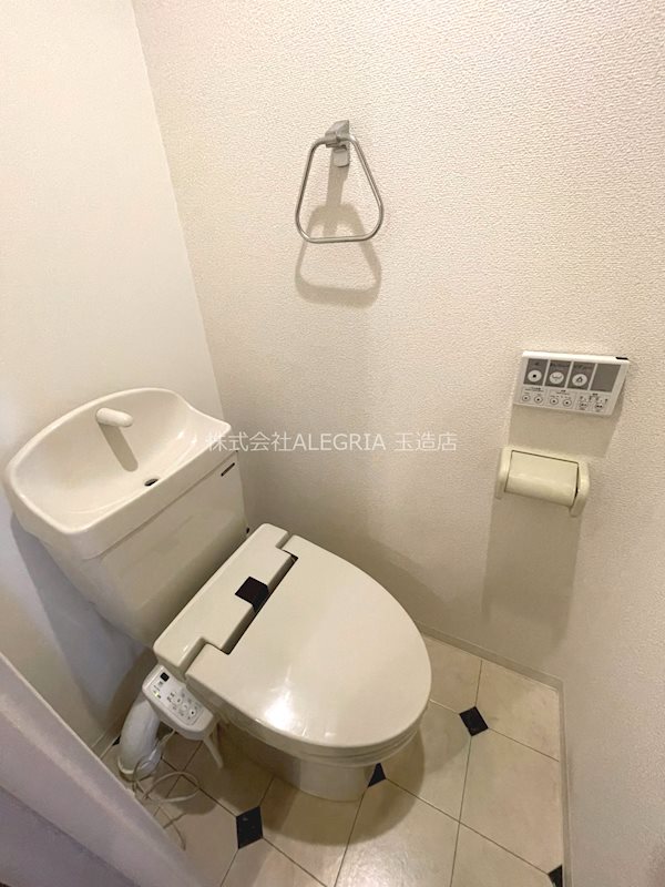 ＪＲ大阪環状線 玉造駅 徒歩4分 8階建 築15年のトイレ写真