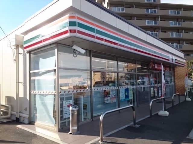 コンビニ　セブンイレブン様（コンビニ）まで900m