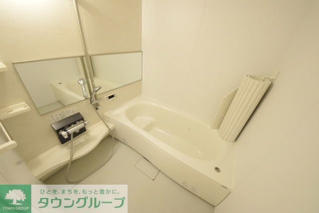 バス・シャワールーム　バスルームです