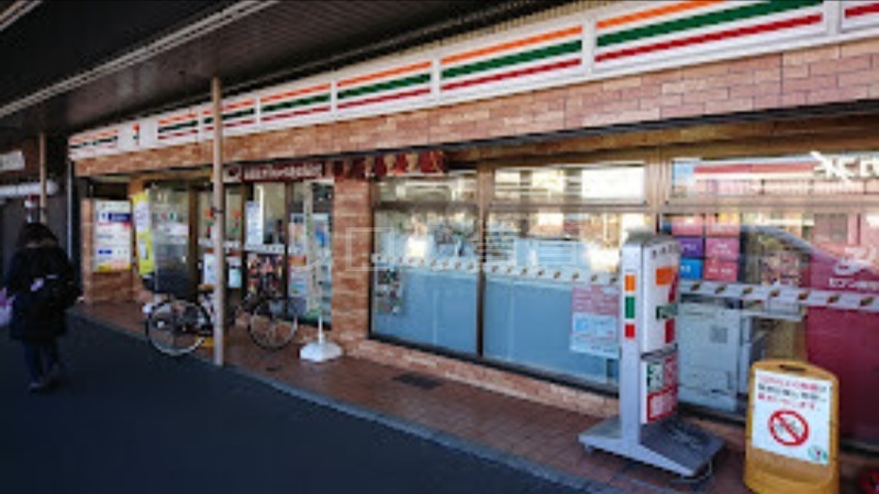 コンビニ　セブンイレブン横浜尻手駅前店（コンビニ）まで391m