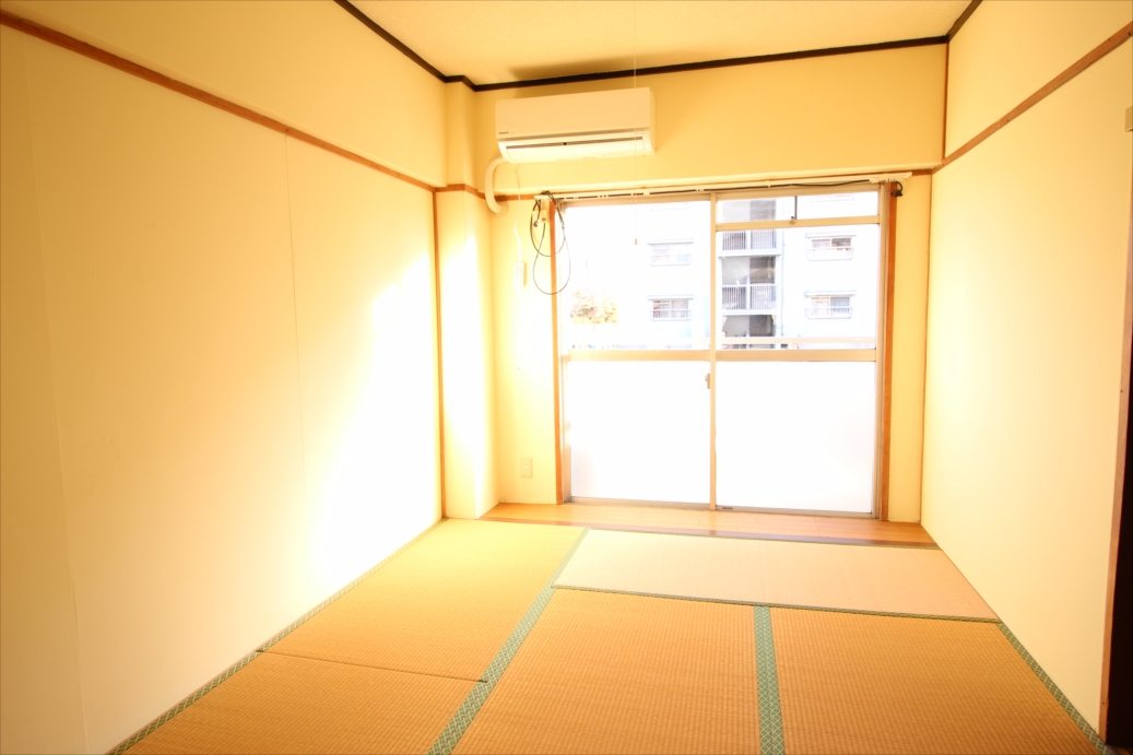ゼウス富岡2の居間写真