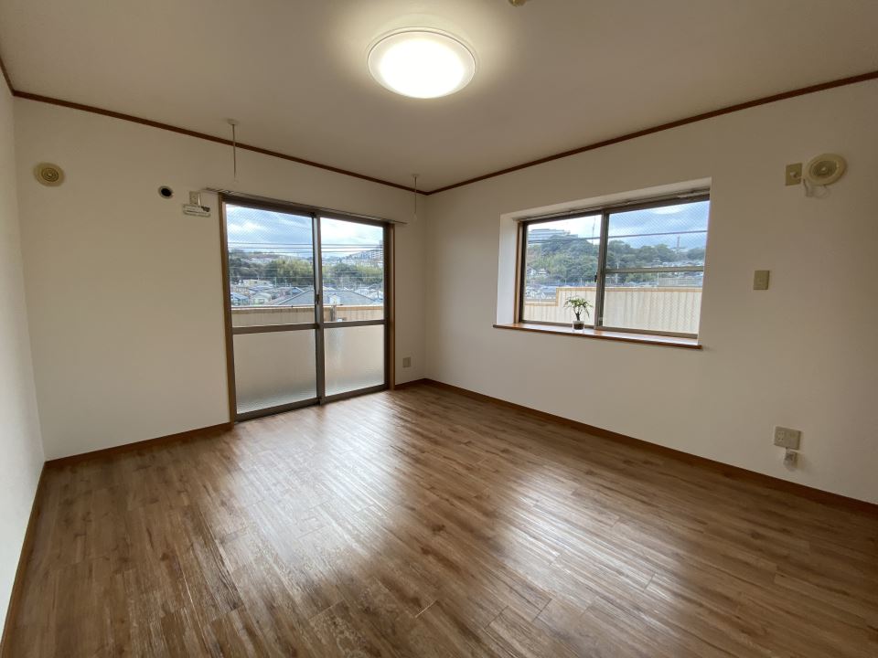 居室・リビング　広々とした居室、角部屋です
