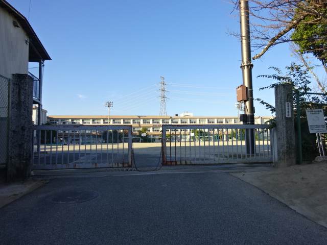 中学校　豊田市立高橋中学校（中学校）まで926m