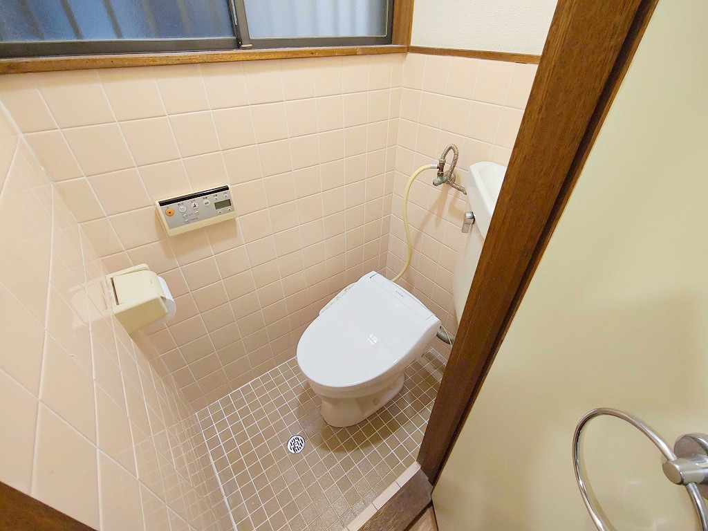 近鉄南大阪線 矢田駅 徒歩7分 2階建 築74年のトイレ写真