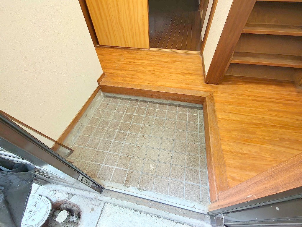 近鉄南大阪線 矢田駅 徒歩7分 2階建 築74年の玄関写真