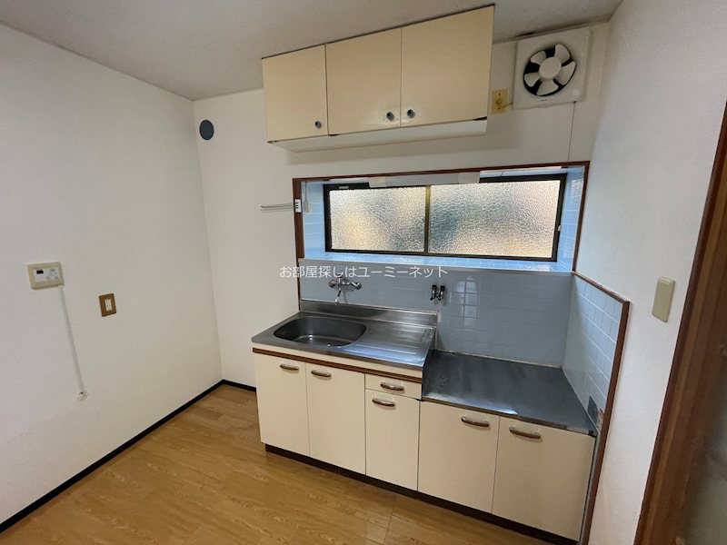 キッチン　※101号室の画像。現況と相違がある場合は、現況優先。