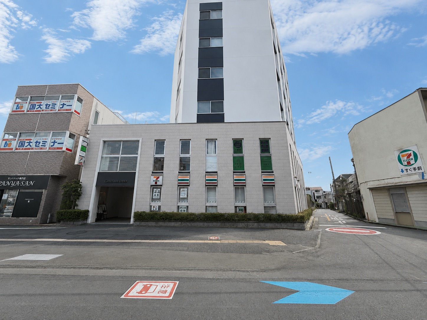 コンビニ　セブンイレブンさいたま上木崎2丁目店（コンビニ）まで98m