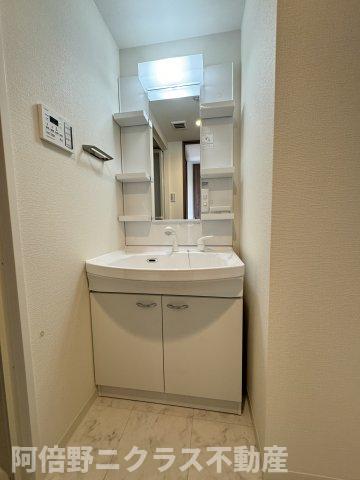 洗面設備　内装は別部屋の参考写真です。