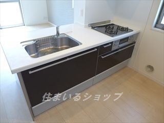 キッチン　３口ガスコンロ付き