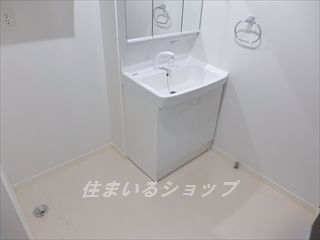 洗面設備　三面鏡付きシャンプードレッサー