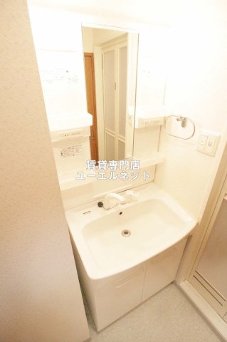 洗面設備　清潔感ある独立洗面台で毎日気持ちよく♪