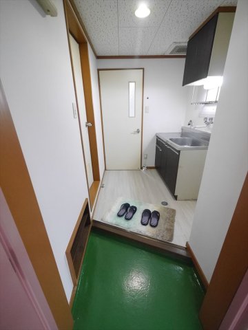 玄関　※別部屋モデルルーム写真です。　現況優先です。