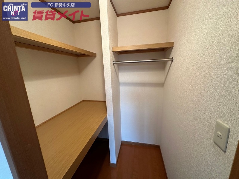 収納　同型参考写真