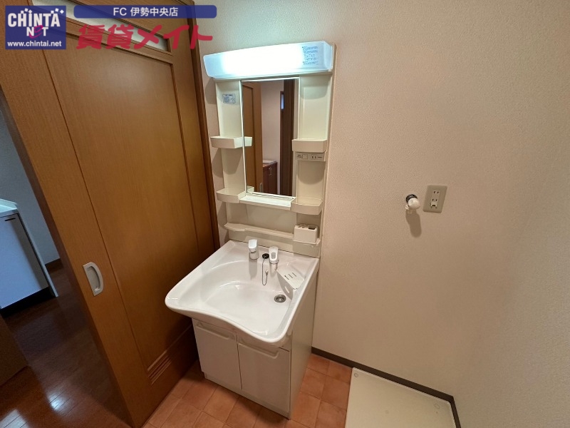 洗面設備　同型参考写真