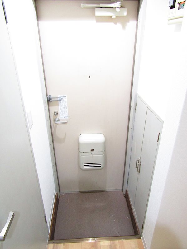 玄関　玄関にはシューズボックス付きです♪