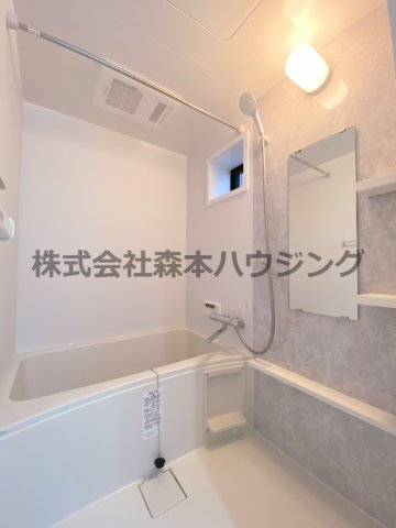 バス・シャワールーム　落ち着いた空間のお風呂です