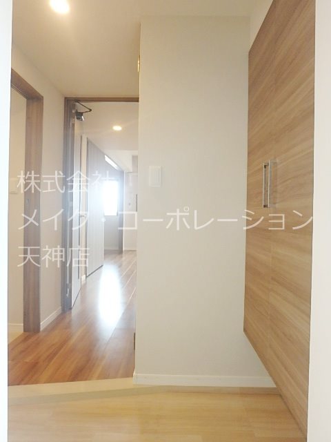 玄関　※入居中の為別部屋写真使用現状優先