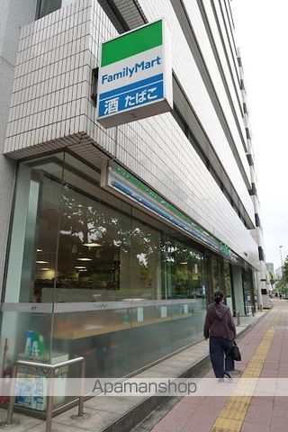 コンビニ　ファミリーマート青山通り赤坂七丁目店（コンビニ）まで332m