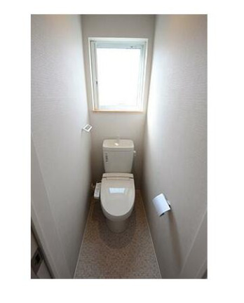 トイレ　ゆったりとした空間のトイレです　ネット使用料無料