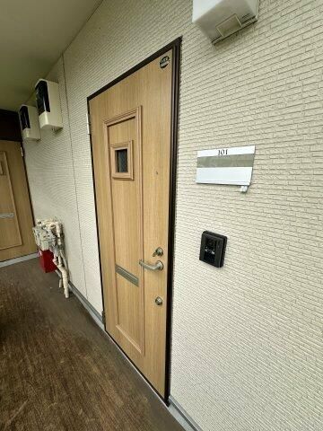 ベイルーム上町屋A棟の玄関写真
