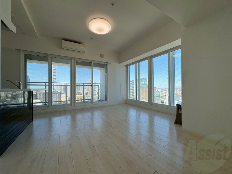 居室・リビング　広くてキレイなお部屋が広がっていて、充実した生活が送れそう。