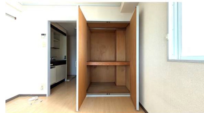 収納　この写真は同マンションの他のお部屋のものです