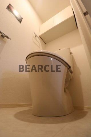 トイレ　落ち着いた色調のトイレです
