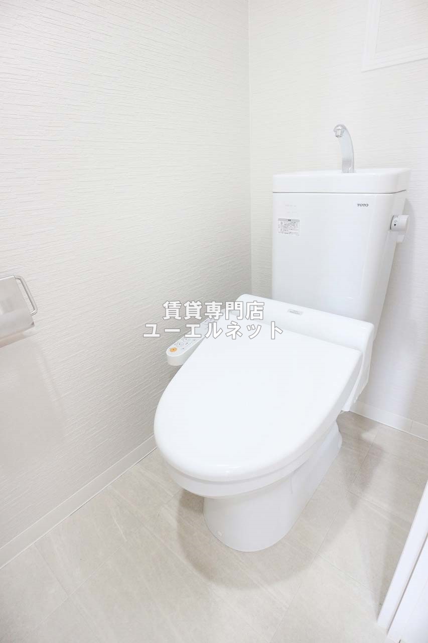 地下鉄御堂筋線 江坂駅 徒歩6分 8階建 築12年のトイレ写真