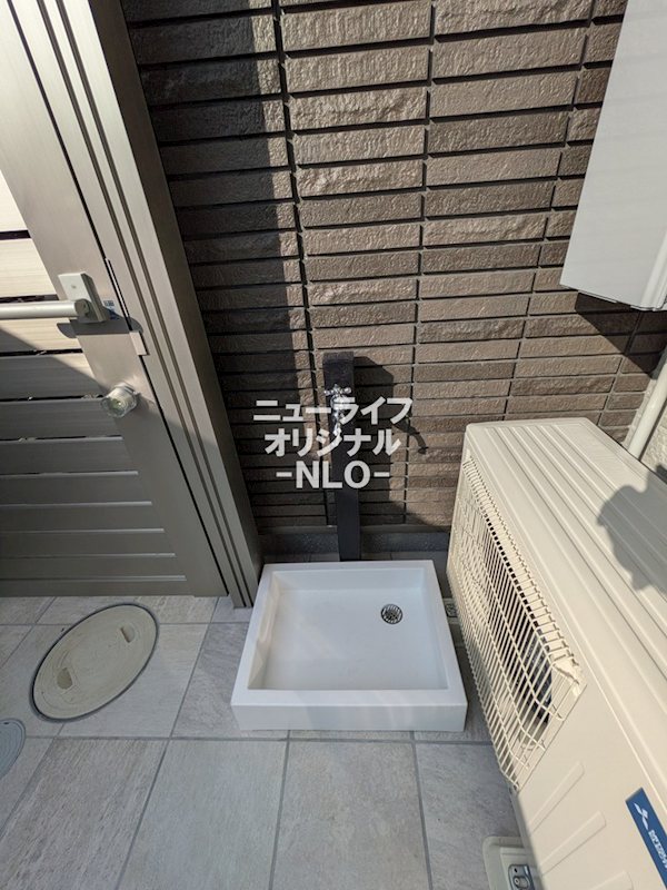 その他設備　ペット用の洗い場にも活用できる水栓が付いています。