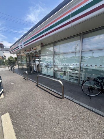 コンビニ　セブンイレブン 松戸日暮店（コンビニ）まで555m