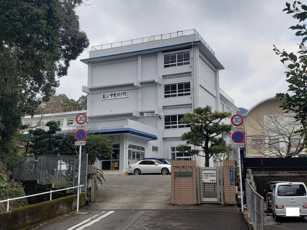 小学校　長崎市立西北小学校（小学校）まで330m