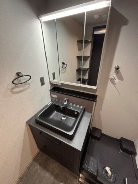 洗面設備　別階の同間取りの写真です