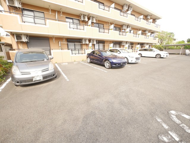 駐車場　★敷地内に駐車場がございます★