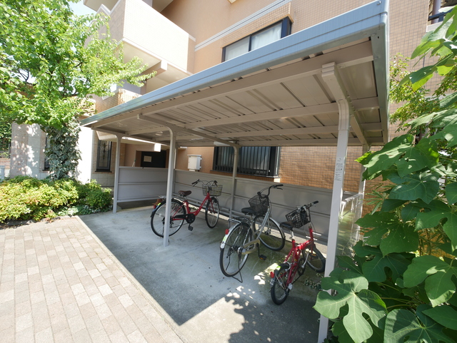 その他共有部分　★屋根付き駐輪場で便利ですね★
