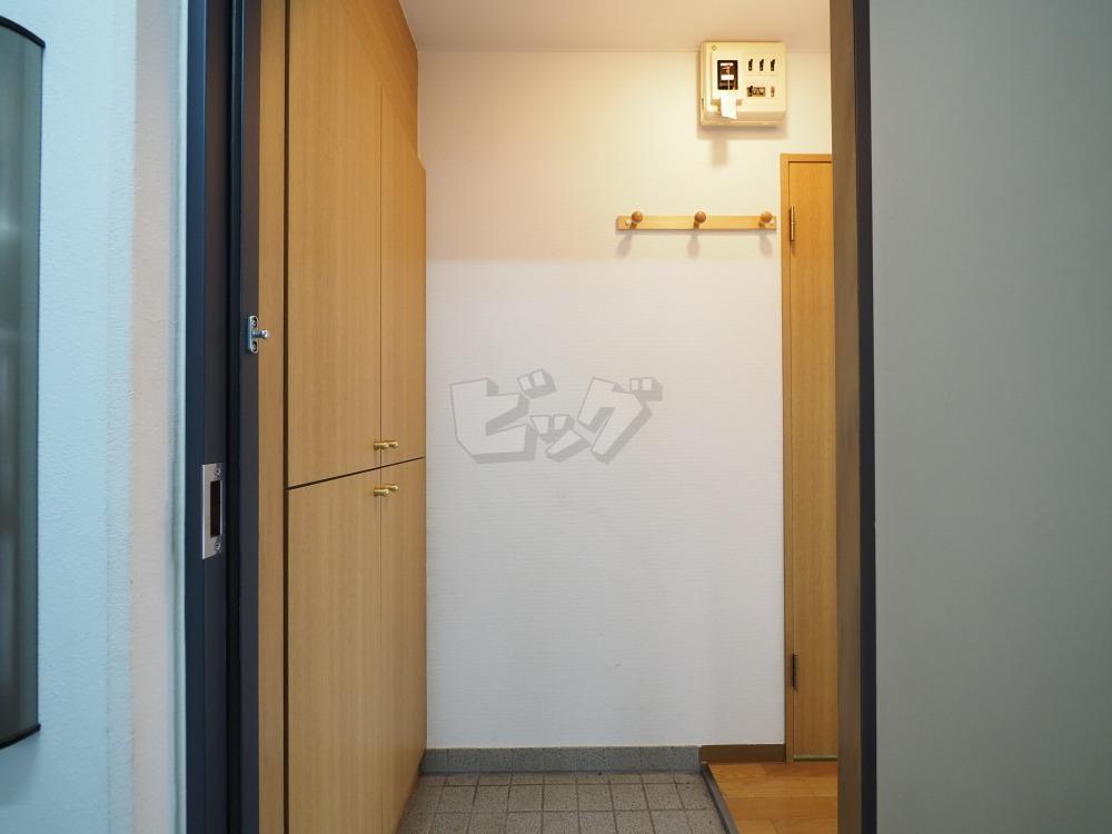 玄関　明るい玄関がお出迎えです☆