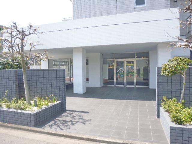 エントランス　★オートロック、宅配BOXもあるエントランス★