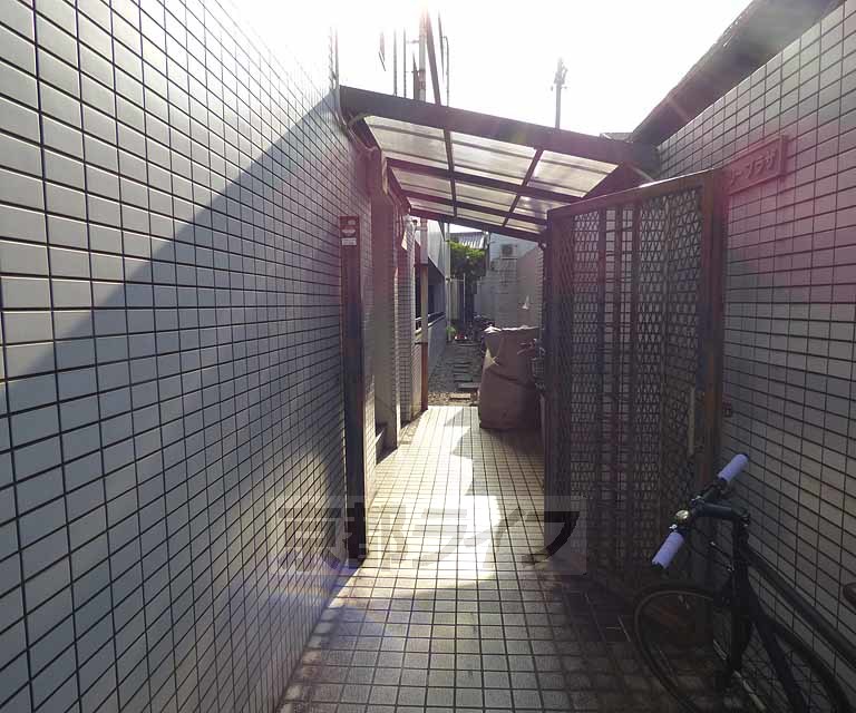 地下鉄烏丸線 今出川駅 徒歩5分 4階建 築36年の外観写真